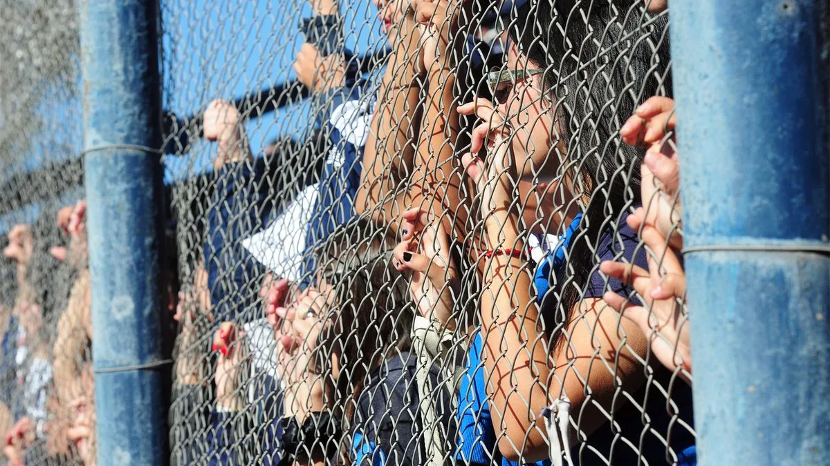 Independiente goleó a Gimnasia en un clásico mendocino de tribuna llena y polémica arbitral