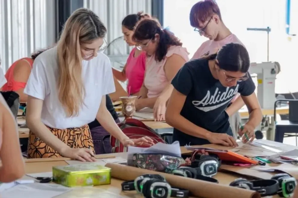 Industria textil: producción cayó 33% en febrero y se multiplican los locales vacíos