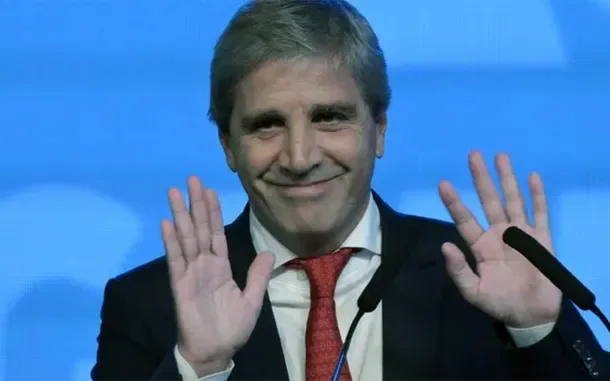 Luis Caputo reestructura su gabinete tras la renuncia de Carlos Frugoni