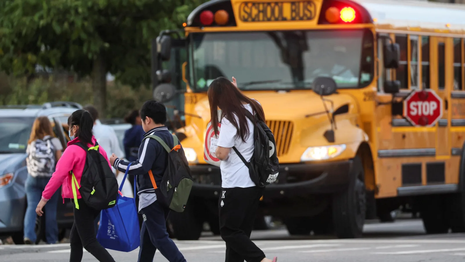Nueva York retrasa el inicio escolar 2026 y genera preocupación por cuidado infantil