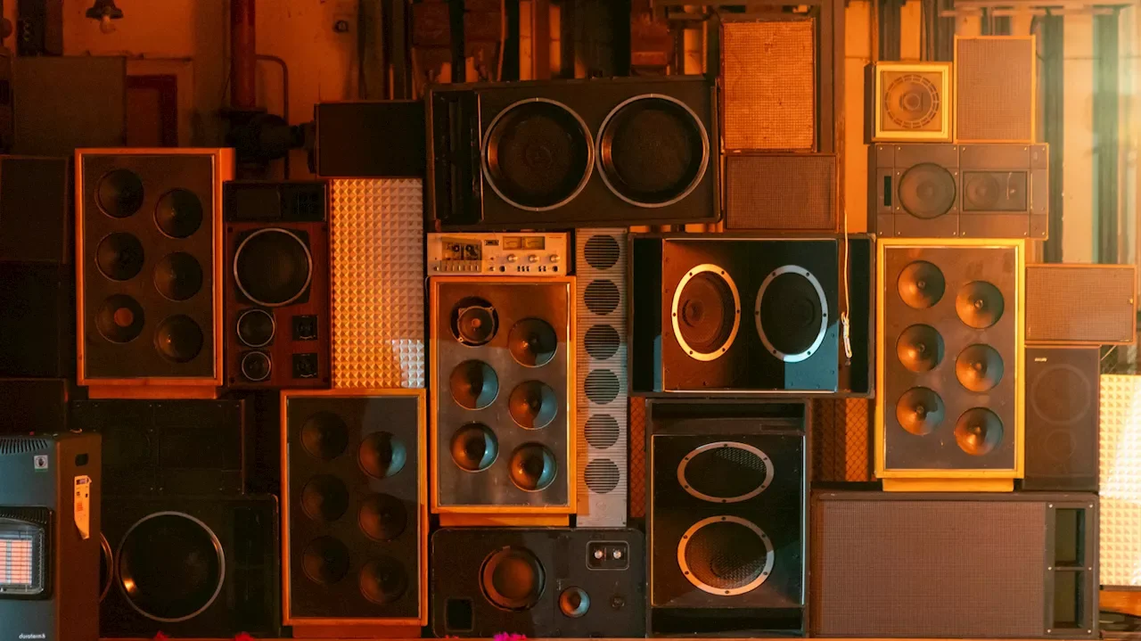 The Science Behind How Speakers Produce Multiple Sounds Simultaneously