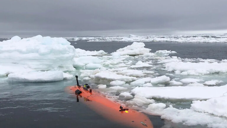 antarctic-submersible-unveils-secrets-then-disappears