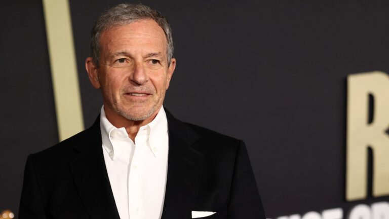 disney-finalizes-439-million-hulu-deal-with-comcast