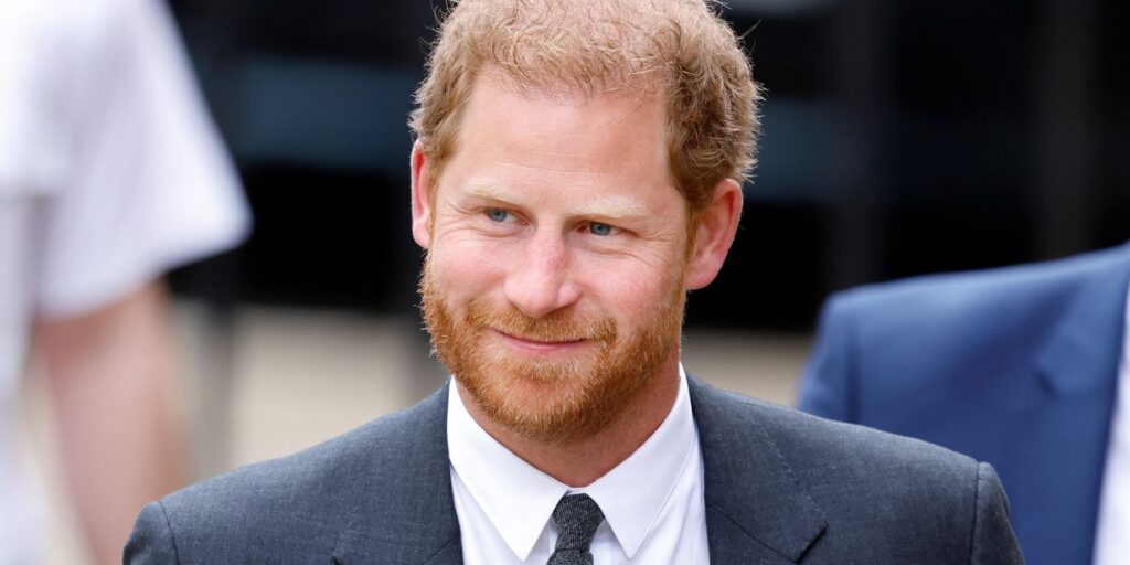 prince-harry-teaches-archie-to-ride-bike-in-heartwarming-clip