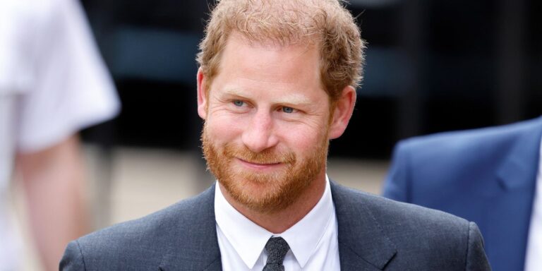 prince-harry-teaches-archie-to-ride-bike-in-heartwarming-clip