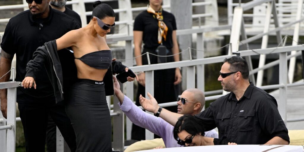 private-jets-descend-on-venice-for-bezos-s-nchez-wedding
