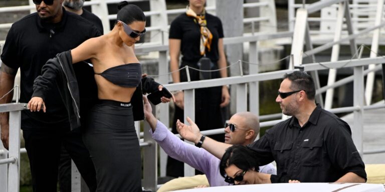 private-jets-descend-on-venice-for-bezos-s-nchez-wedding