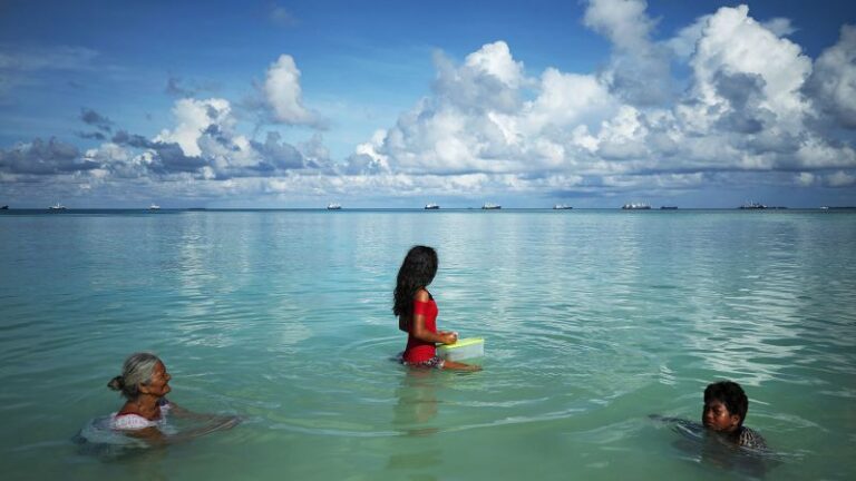 tuvaluans-seek-refuge-in-australia-amid-rising-sea-levels