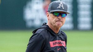 arkansas-razorbacks-strengthen-outfield-with-maika-niu-transfer