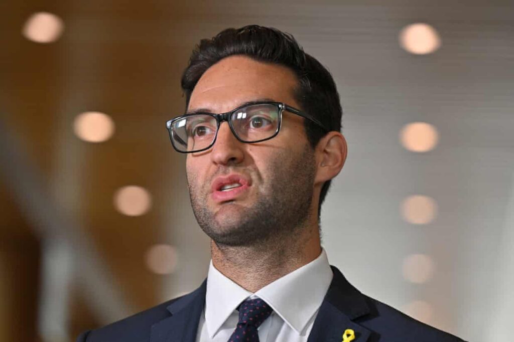 attacks-in-melbourne-heighten-tensions-for-jewish-community