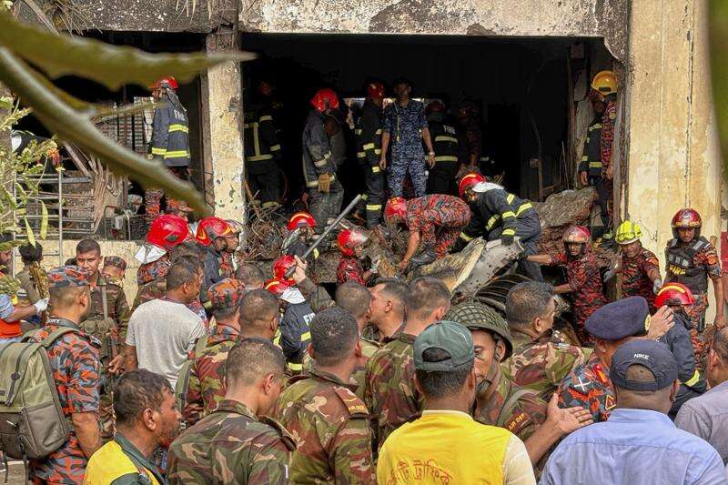 bangladesh-air-force-jet-crashes-into-dhaka-school-18-dead