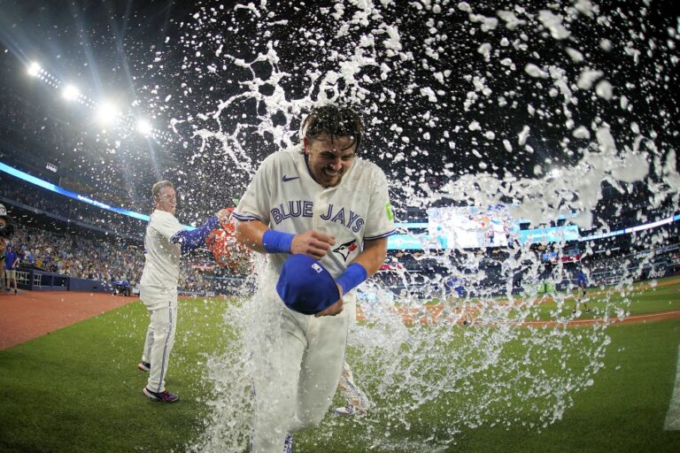 blue-jays-extend-lead-tigers-edge-guardians-in-al-showdowns
