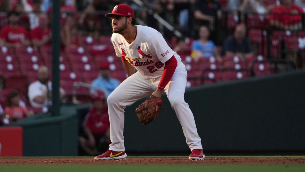 cardinals-arenado-exits-game-early-with-finger-injury