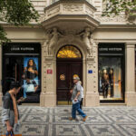 changing-luxury-markets-strategies-for-investors-in-2024