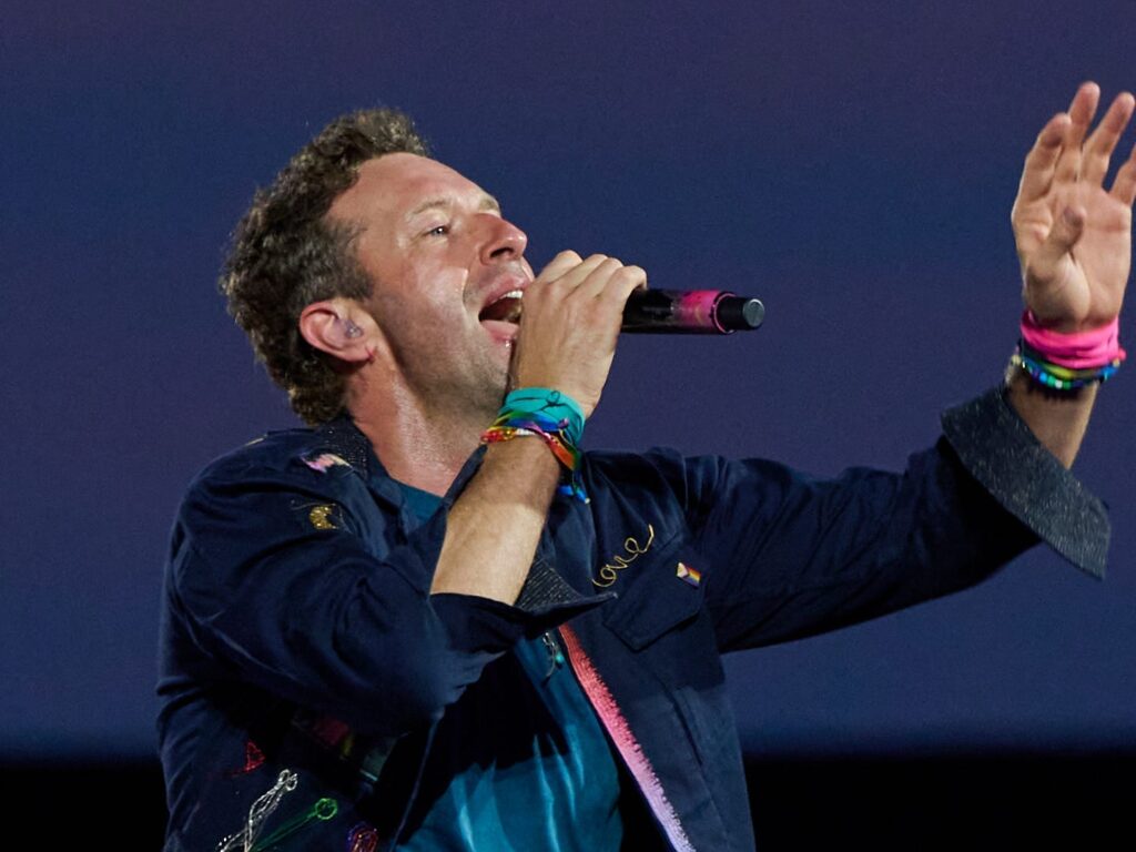 coldplay-concert-kiss-cam-video-sparks-viral-controversy