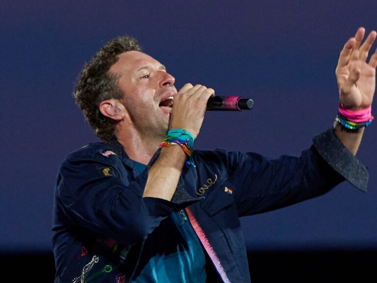 coldplay-concert-kiss-cam-video-sparks-viral-controversy