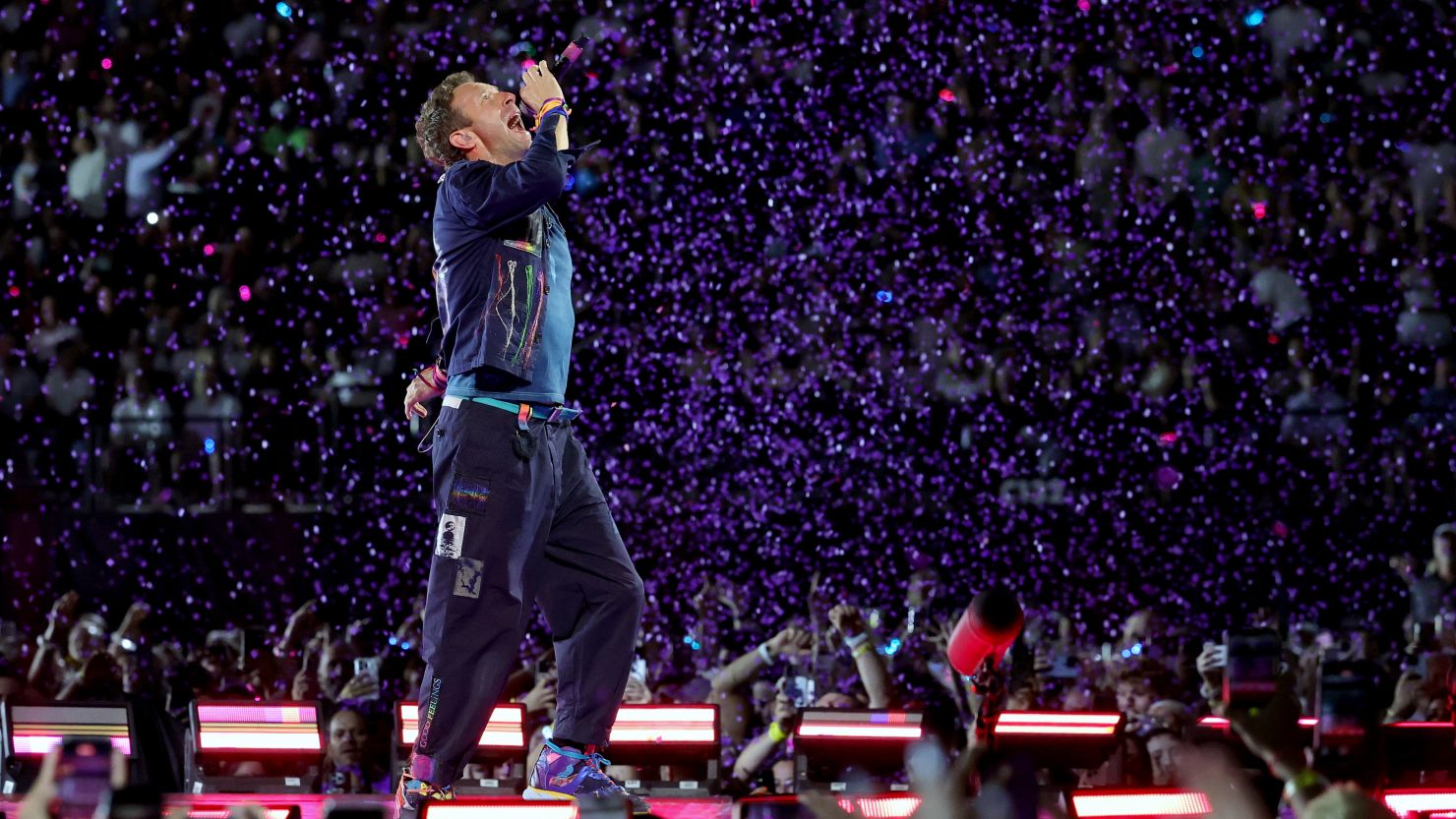 Coldplay’s Kiss Cam Moment Sparks Viral Speculation Online