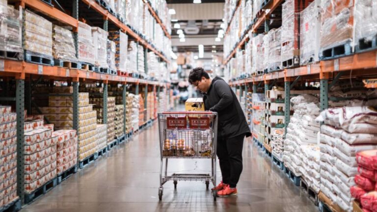 costco-faces-employee-backlash-over-new-executive-member-perk