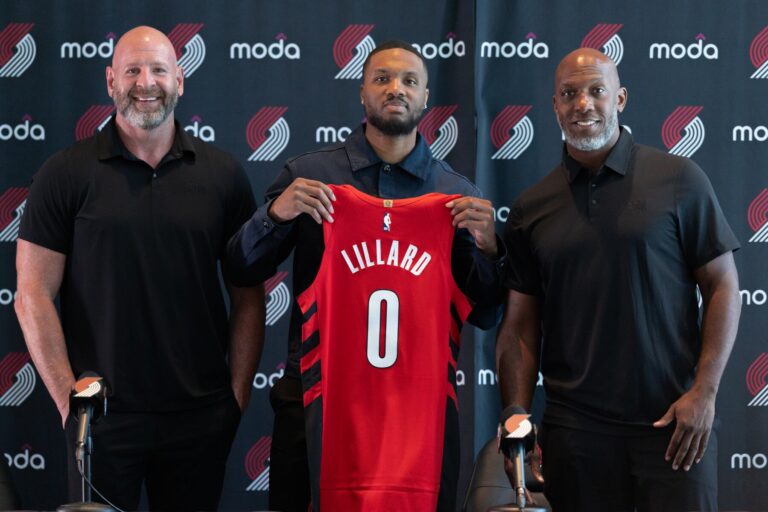 damian-lillard-returns-to-portland-trail-blazers-with-new-deal