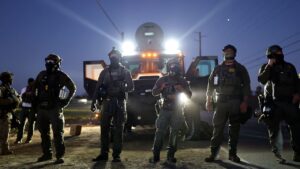 debate-over-ice-agents-mask-policy-heats-up-in-california