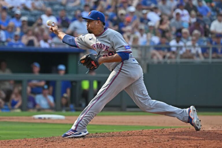 edwin-d-az-delivers-stellar-six-out-save-as-mets-top-royals