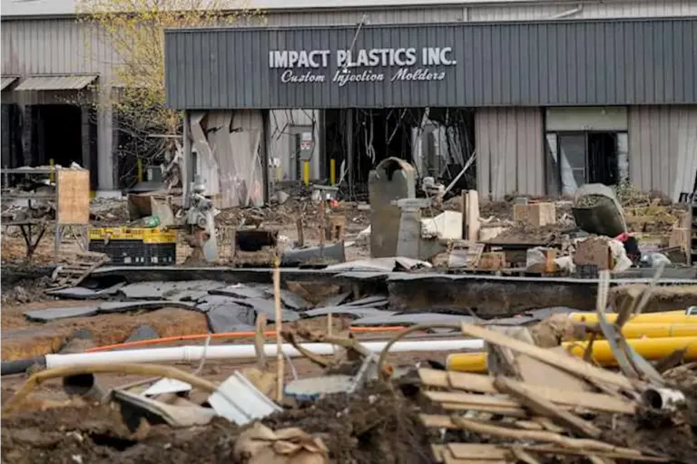 factory-owner-exonerated-after-six-workers-die-in-tennessee-flood