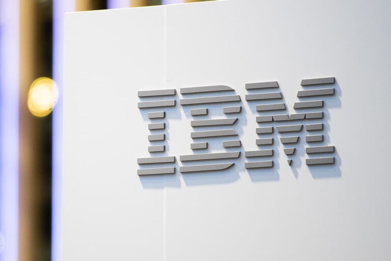 ibm-stock-surges-analysts-anticipate-earnings-growth-amid-challenges