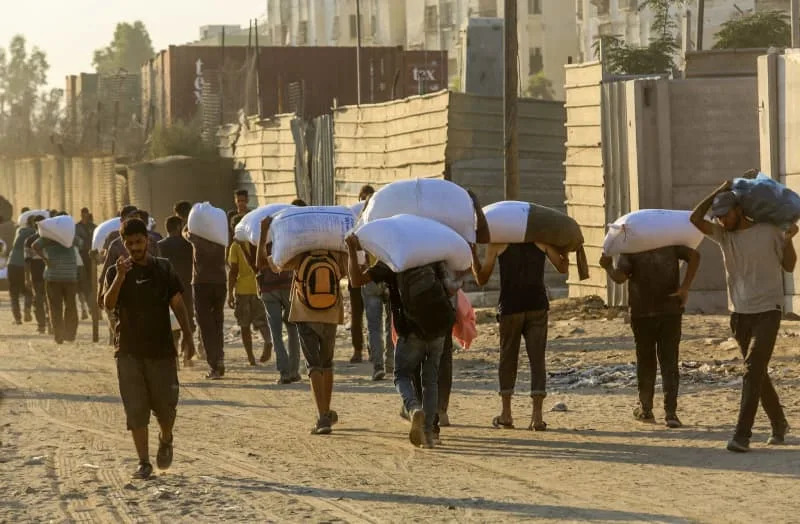 Israeli Soldiers Kill 16 Gazans Waiting for Humanitarian Aid