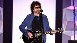 jeff-lynne-cancels-final-elo-show-amid-health-concerns