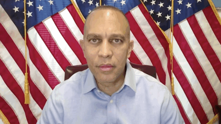jeffries-urges-trump-to-dismiss-hegseth-over-ukraine-aid-pause