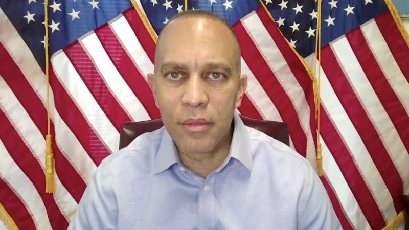 jeffries-urges-trump-to-dismiss-hegseth-over-ukraine-aid-pause