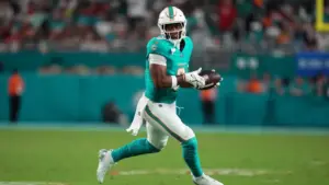 jonnu-smith-s-surprising-trade-to-steelers-leaves-miami-in-shock
