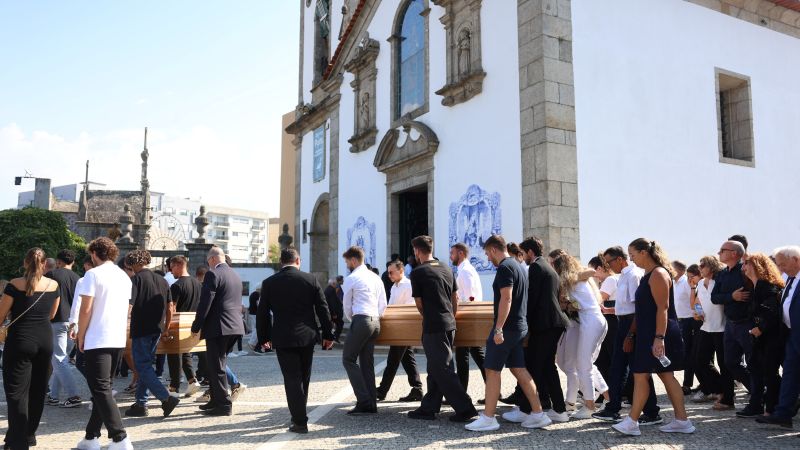 liverpool-stars-gather-in-portugal-to-mourn-diogo-jota-and-brother