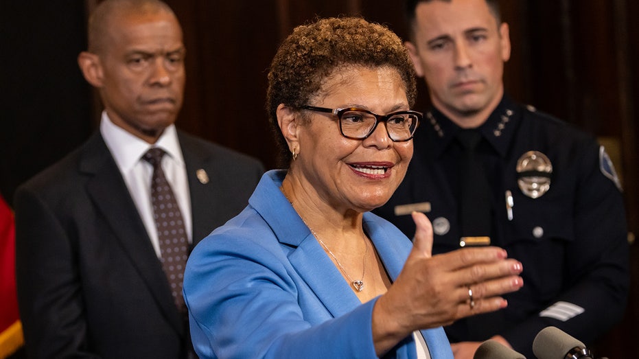 los-angeles-mayor-joins-lawsuit-against-trump-s-immigration-raids