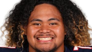 miami-dolphins-secure-jonah-savaiinaea-with-fully-guaranteed-deal