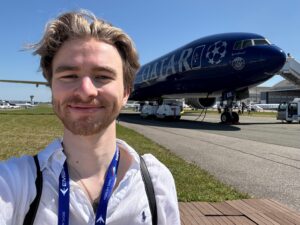 qatar-airways-showcases-boeing-777-for-psg-s-us-journey-at-air-show