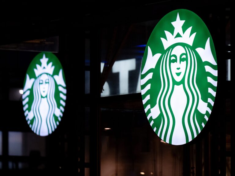 starbucks-workers-protest-ceo-s-urgent-rto-mandate-increase