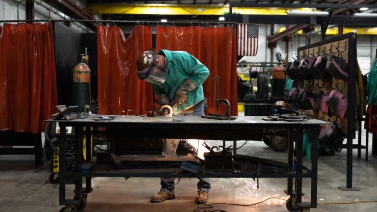 tariffs-fail-to-boost-u-s-manufacturing-jobs-amid-uncertainty