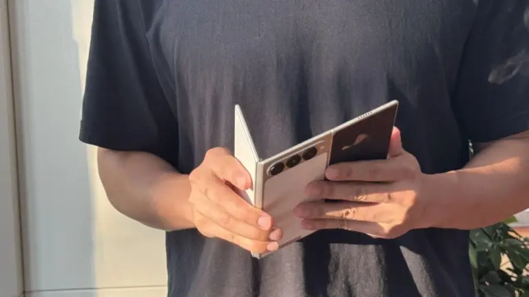 tecno-challenges-samsung-with-innovative-tri-fold-smartphone-concept