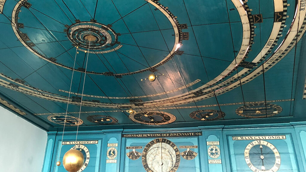 the-evolution-of-planetariums-a-century-of-bringing-the-cosmos-indoors