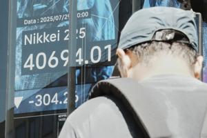 U.S. Stock Markets Edge Higher as Wall Street Sees Record Momentum