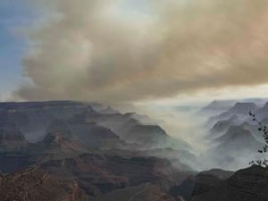 wildfire-devastates-historic-grand-canyon-lodge-amid-dry-conditions