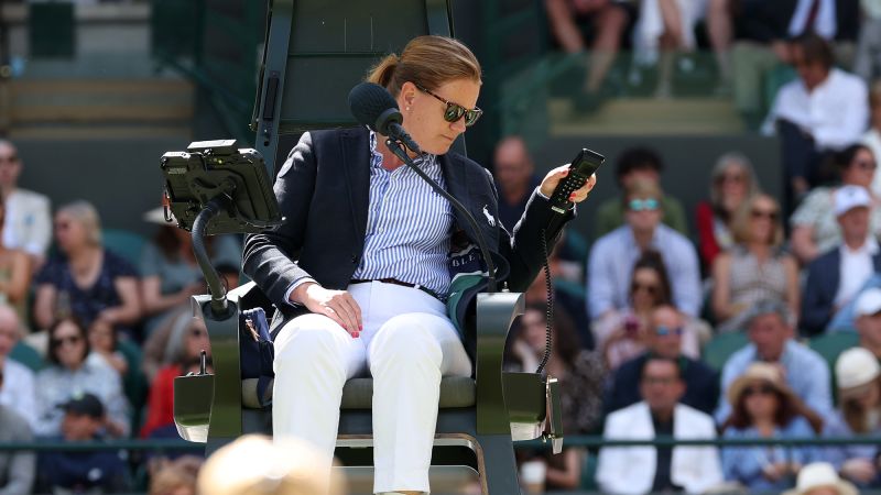 wimbledon-organizers-cite-ball-boy-for-electronic-call-error