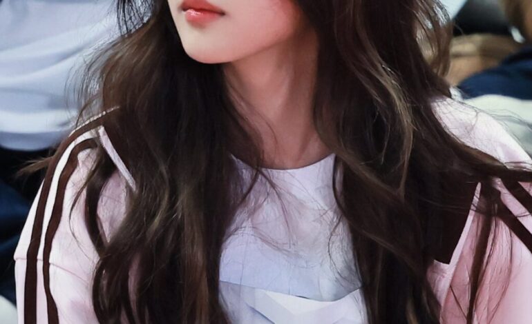 5th Gen Idol Stella Captivates Audiences at 2025 ISAC
