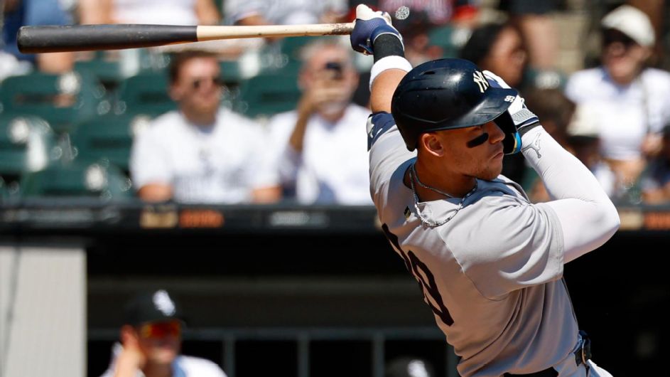 Aaron Judge Ties Yogi Berra for Yankees’ HR Record in Chicago