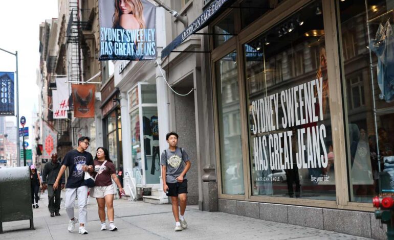 Analysts Warn American Eagle Faces Tough Turnaround Challenge