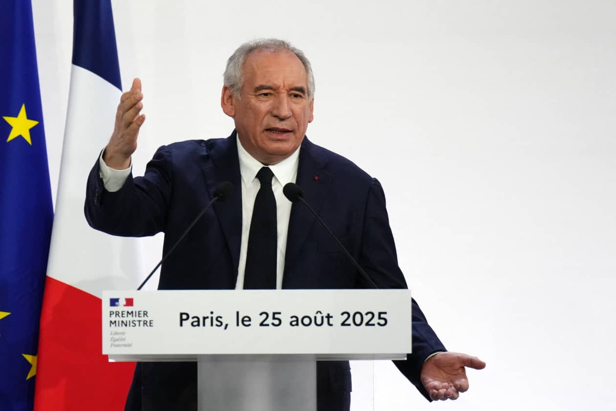 Billions Vanish from French Banks as Government Faces Collapse