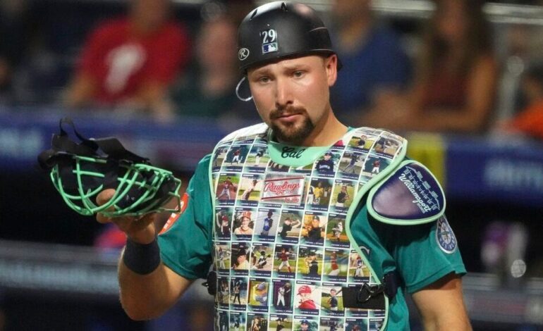 Cal Raleigh Hits 47th HR, Chasing Catcher Record in Urgent Showdown