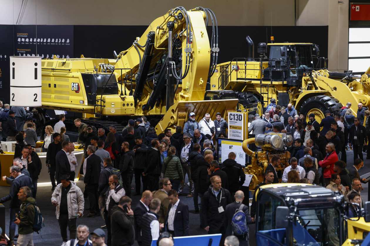 Caterpillar Stock Surges Despite $1.5 Billion Tariff Costs