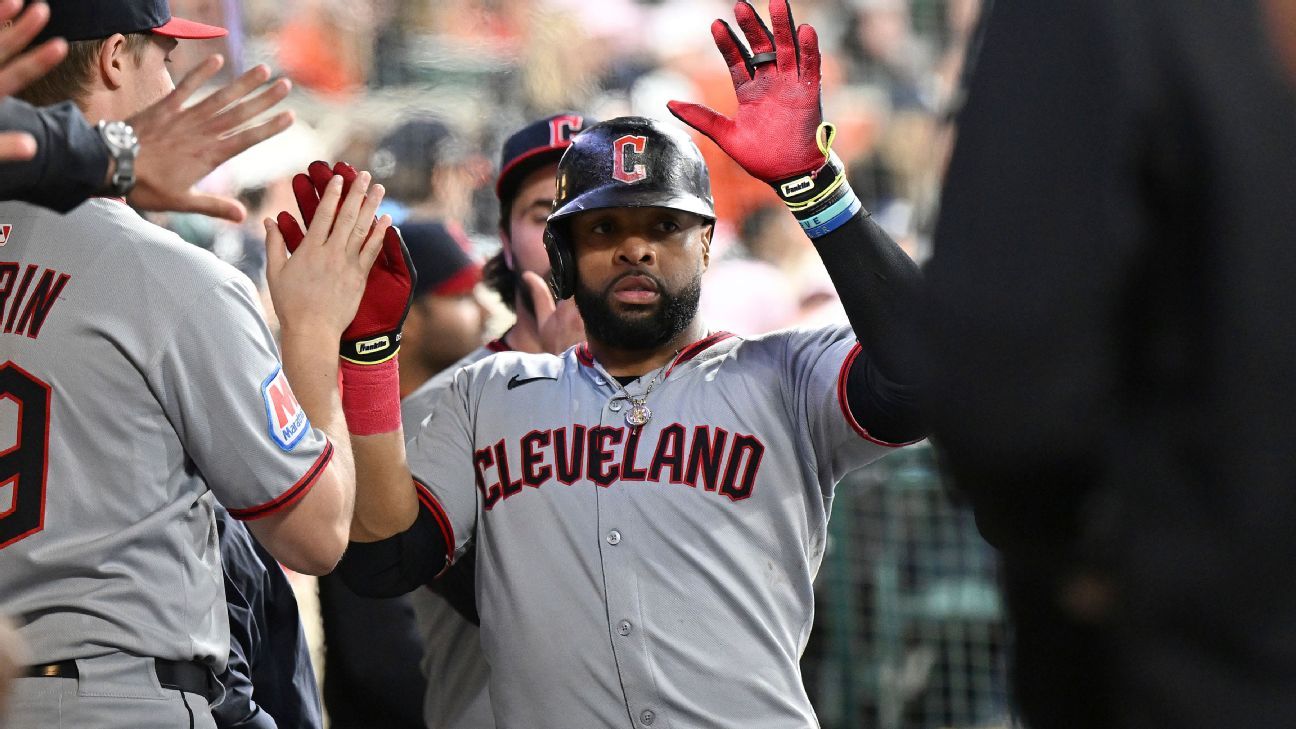 Chicago Cubs Sign Veteran First Baseman Carlos Santana Today